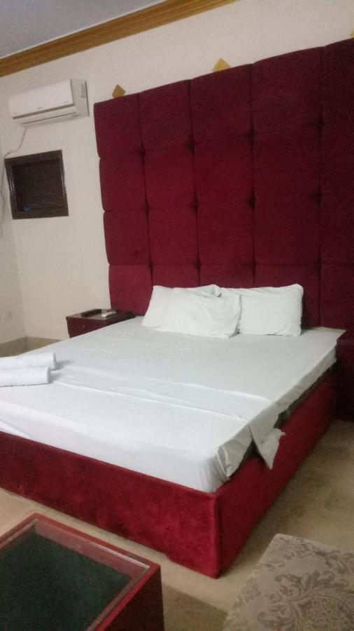 Hotel Crown Plaza, Near Karachi Airport, Darul Sehat Hospital, Dow, Agha Khan And Liaqat Hospital Dış mekan fotoğraf