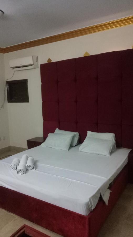 Hotel Crown Plaza, Near Karachi Airport, Darul Sehat Hospital, Dow, Agha Khan And Liaqat Hospital Dış mekan fotoğraf