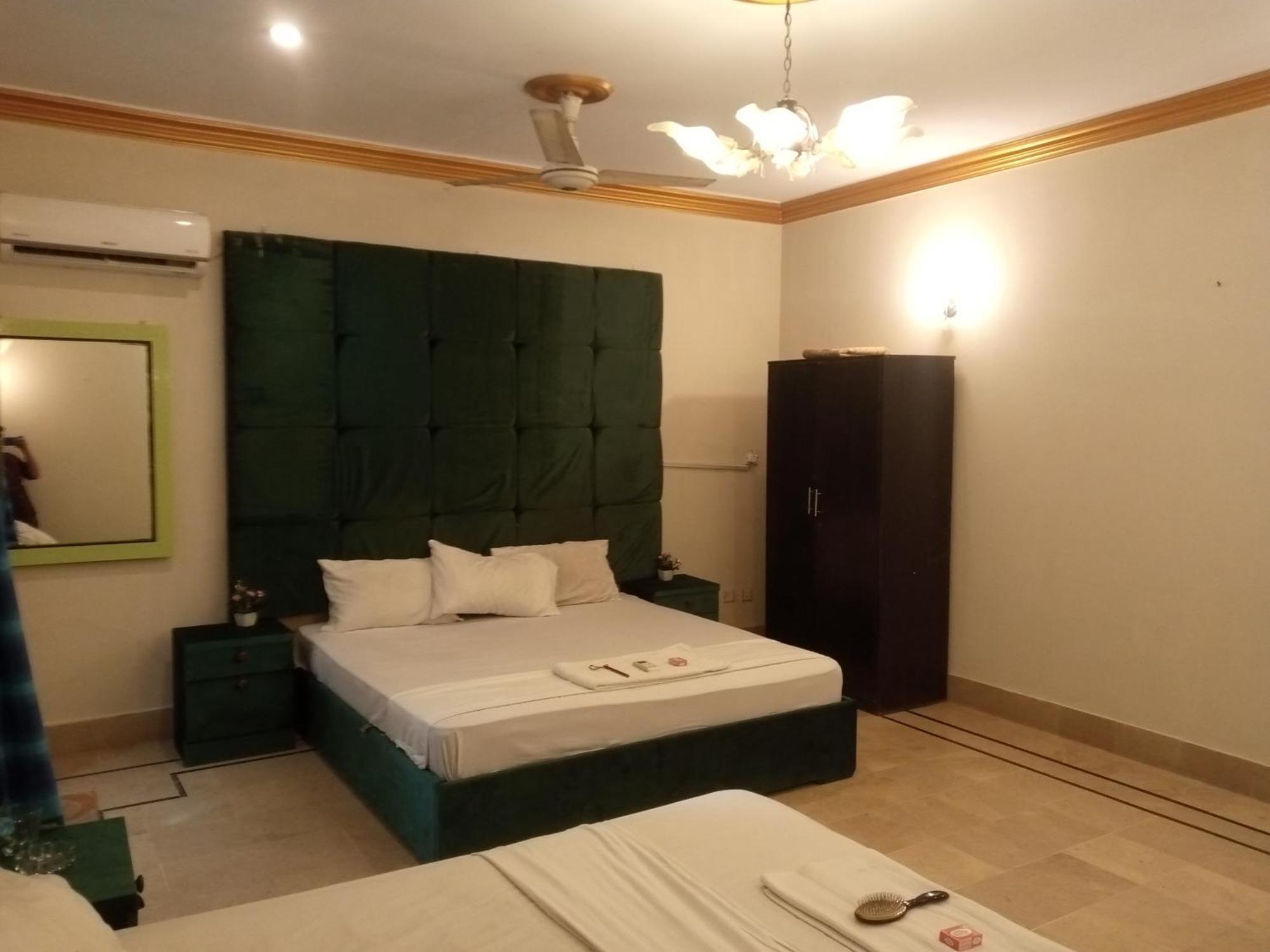 Hotel Crown Plaza, Near Karachi Airport, Darul Sehat Hospital, Dow, Agha Khan And Liaqat Hospital Dış mekan fotoğraf