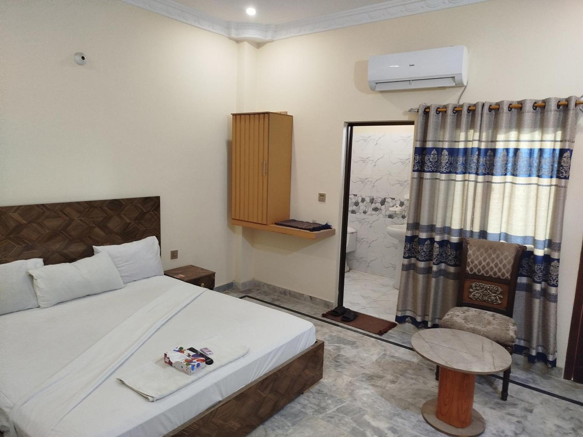 Hotel Crown Plaza, Near Karachi Airport, Darul Sehat Hospital, Dow, Agha Khan And Liaqat Hospital Dış mekan fotoğraf