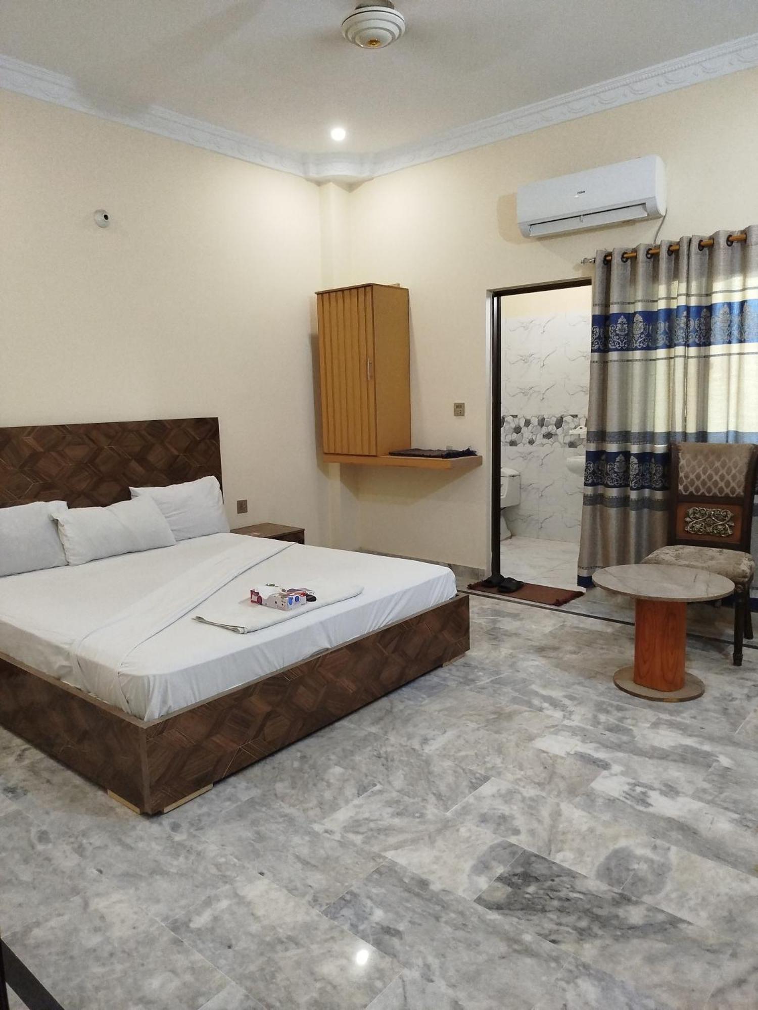 Hotel Crown Plaza, Near Karachi Airport, Darul Sehat Hospital, Dow, Agha Khan And Liaqat Hospital Dış mekan fotoğraf