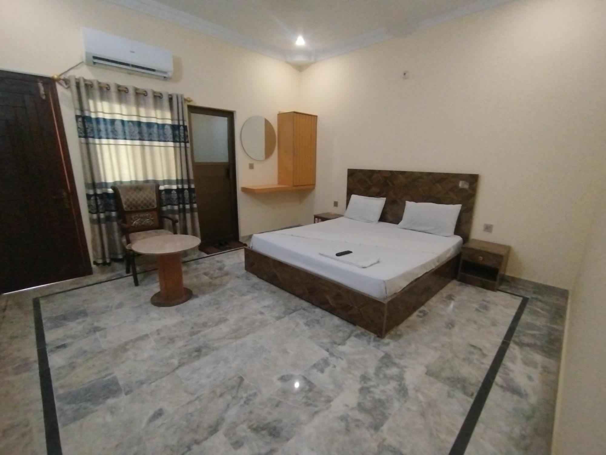 Hotel Crown Plaza, Near Karachi Airport, Darul Sehat Hospital, Dow, Agha Khan And Liaqat Hospital Dış mekan fotoğraf
