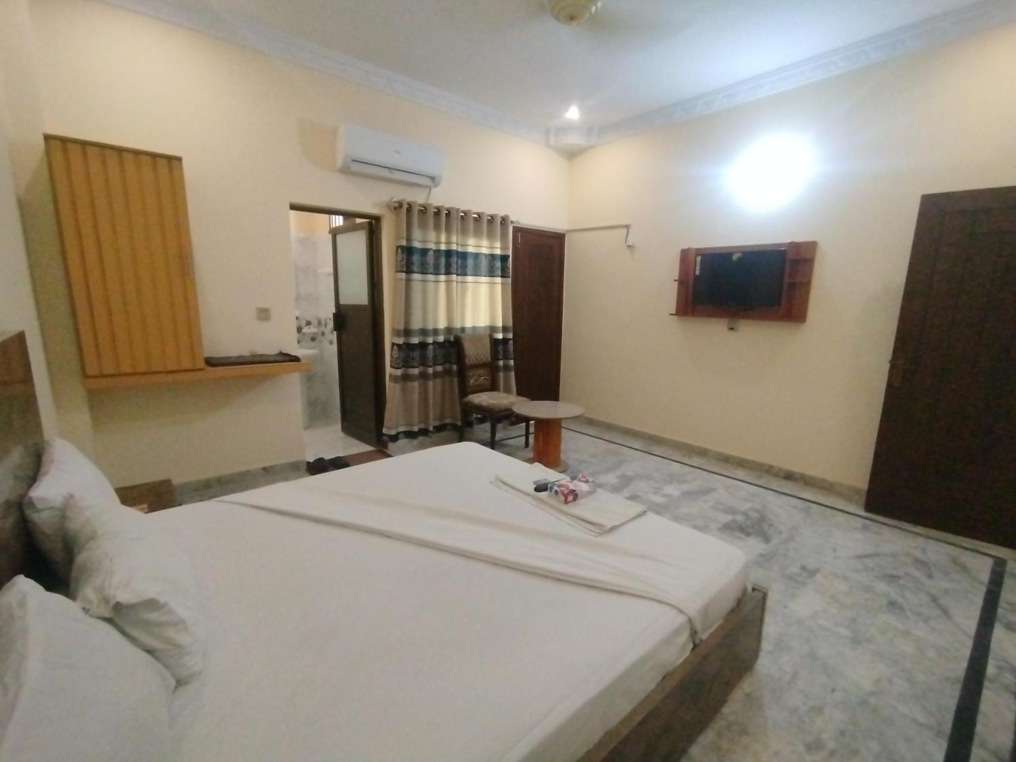 Hotel Crown Plaza, Near Karachi Airport, Darul Sehat Hospital, Dow, Agha Khan And Liaqat Hospital Dış mekan fotoğraf