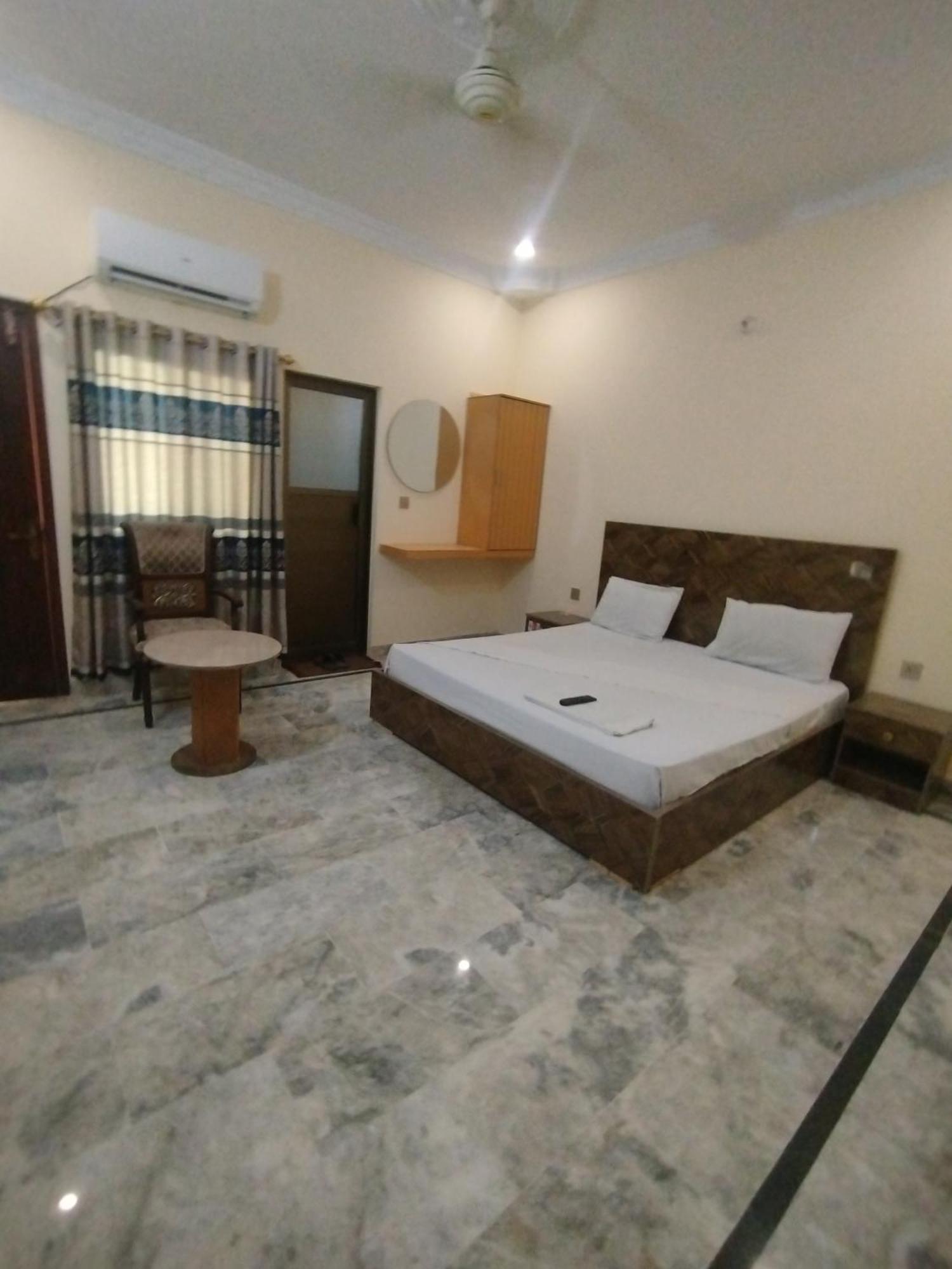 Hotel Crown Plaza, Near Karachi Airport, Darul Sehat Hospital, Dow, Agha Khan And Liaqat Hospital Dış mekan fotoğraf