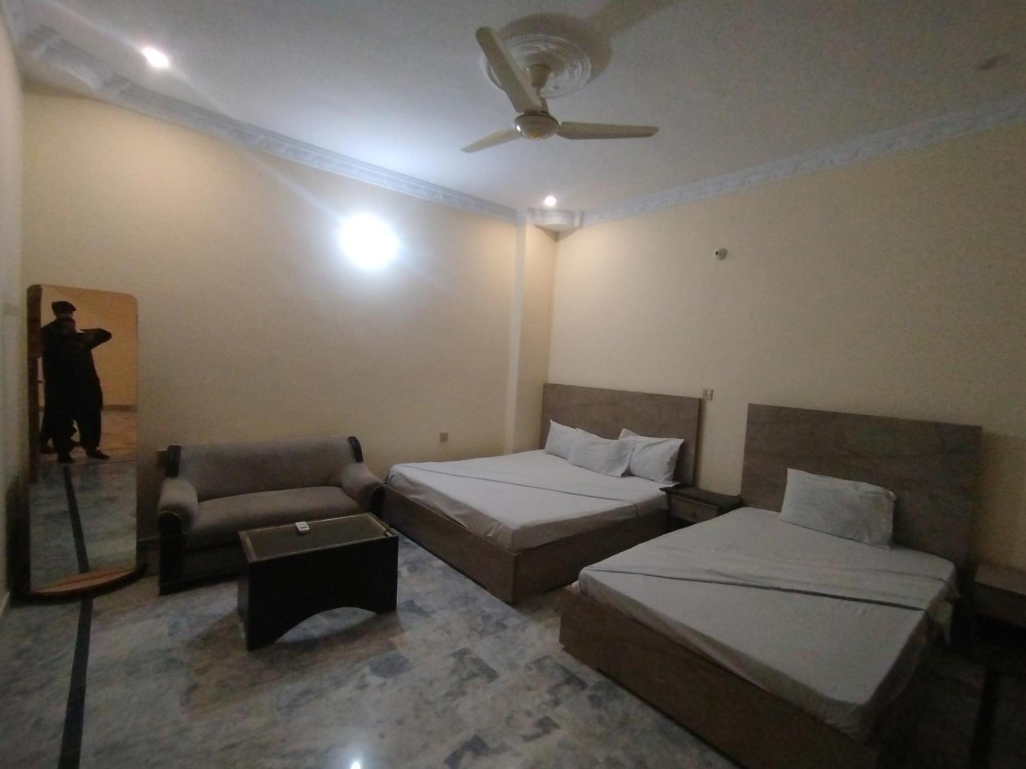 Hotel Crown Plaza, Near Karachi Airport, Darul Sehat Hospital, Dow, Agha Khan And Liaqat Hospital Dış mekan fotoğraf