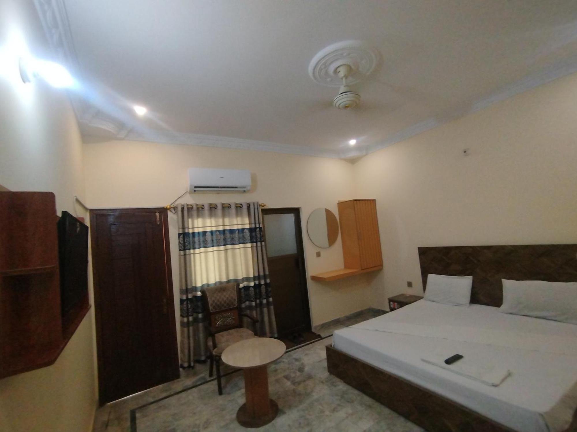 Hotel Crown Plaza, Near Karachi Airport, Darul Sehat Hospital, Dow, Agha Khan And Liaqat Hospital Dış mekan fotoğraf
