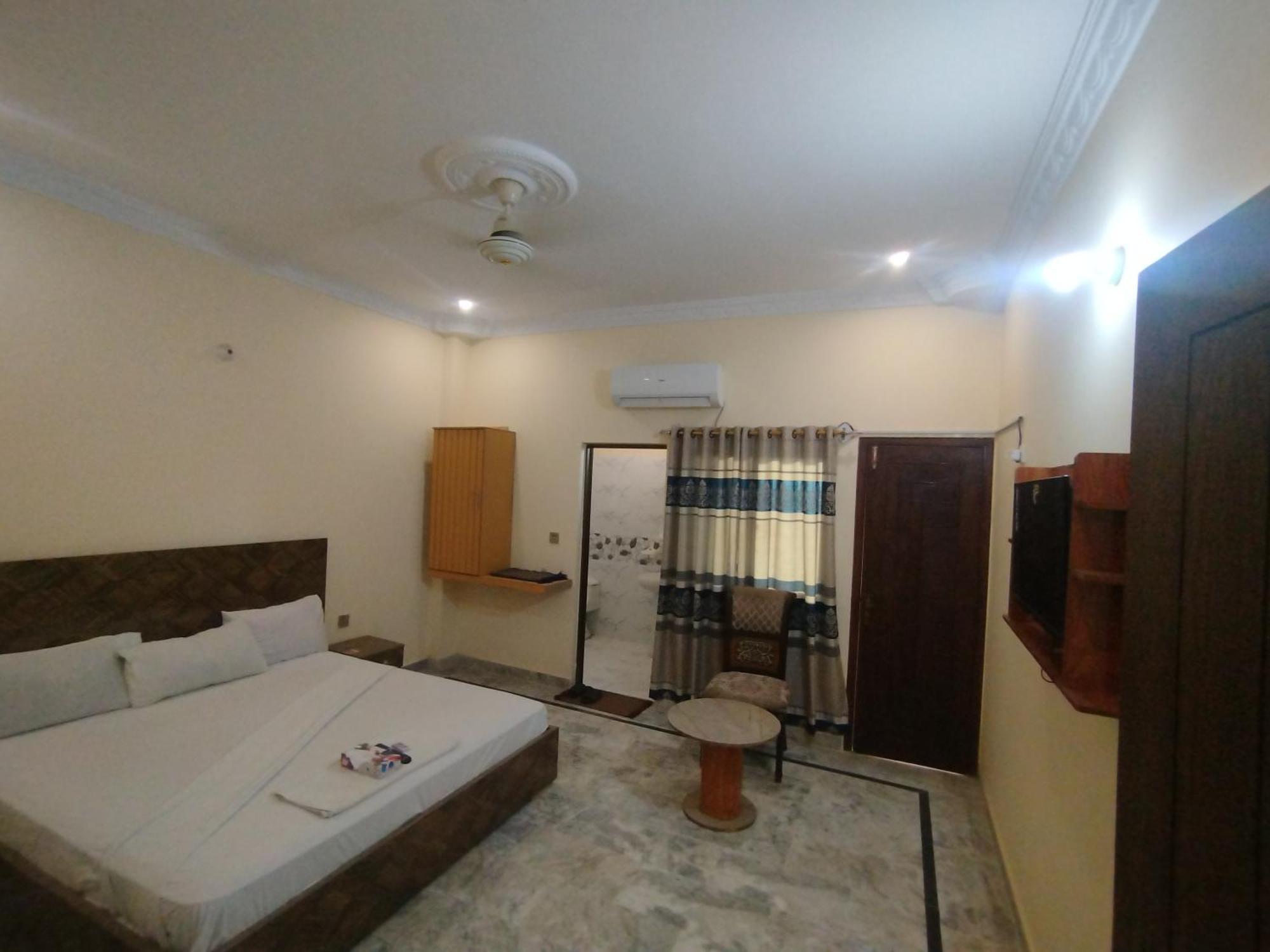 Hotel Crown Plaza, Near Karachi Airport, Darul Sehat Hospital, Dow, Agha Khan And Liaqat Hospital Dış mekan fotoğraf
