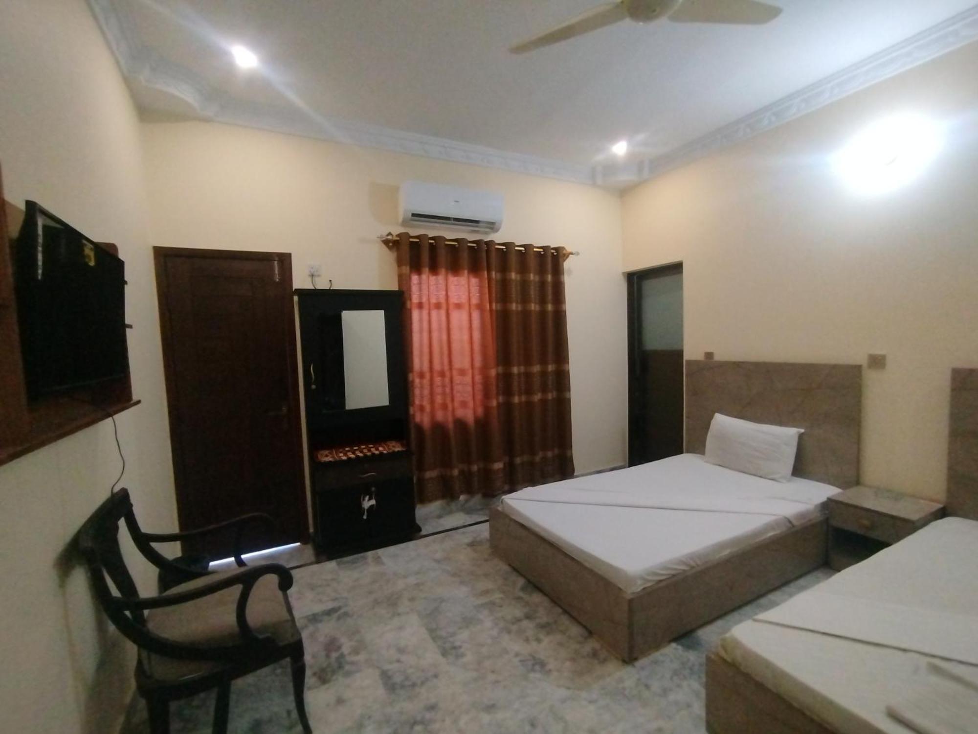 Hotel Crown Plaza, Near Karachi Airport, Darul Sehat Hospital, Dow, Agha Khan And Liaqat Hospital Dış mekan fotoğraf
