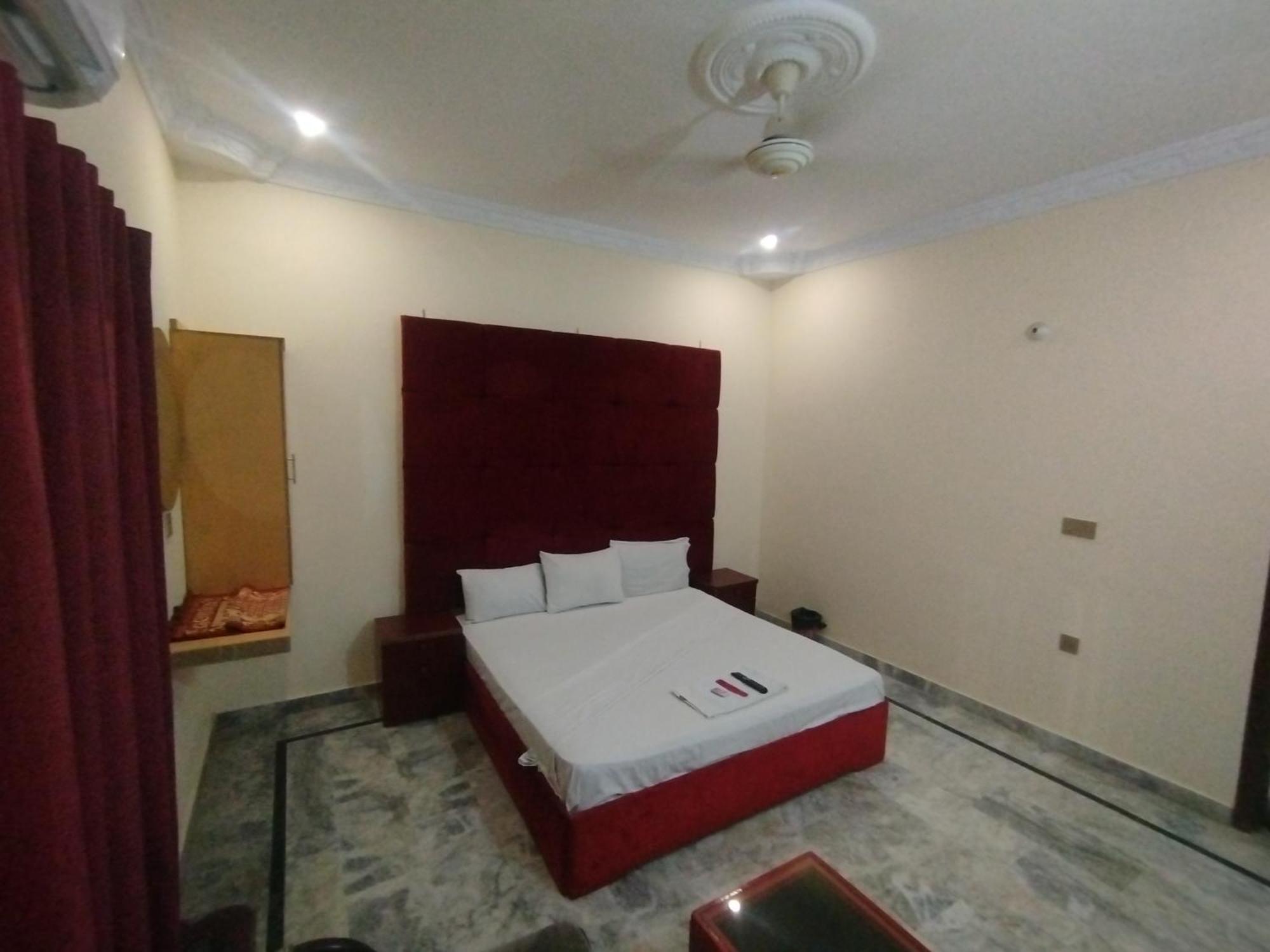 Hotel Crown Plaza, Near Karachi Airport, Darul Sehat Hospital, Dow, Agha Khan And Liaqat Hospital Dış mekan fotoğraf