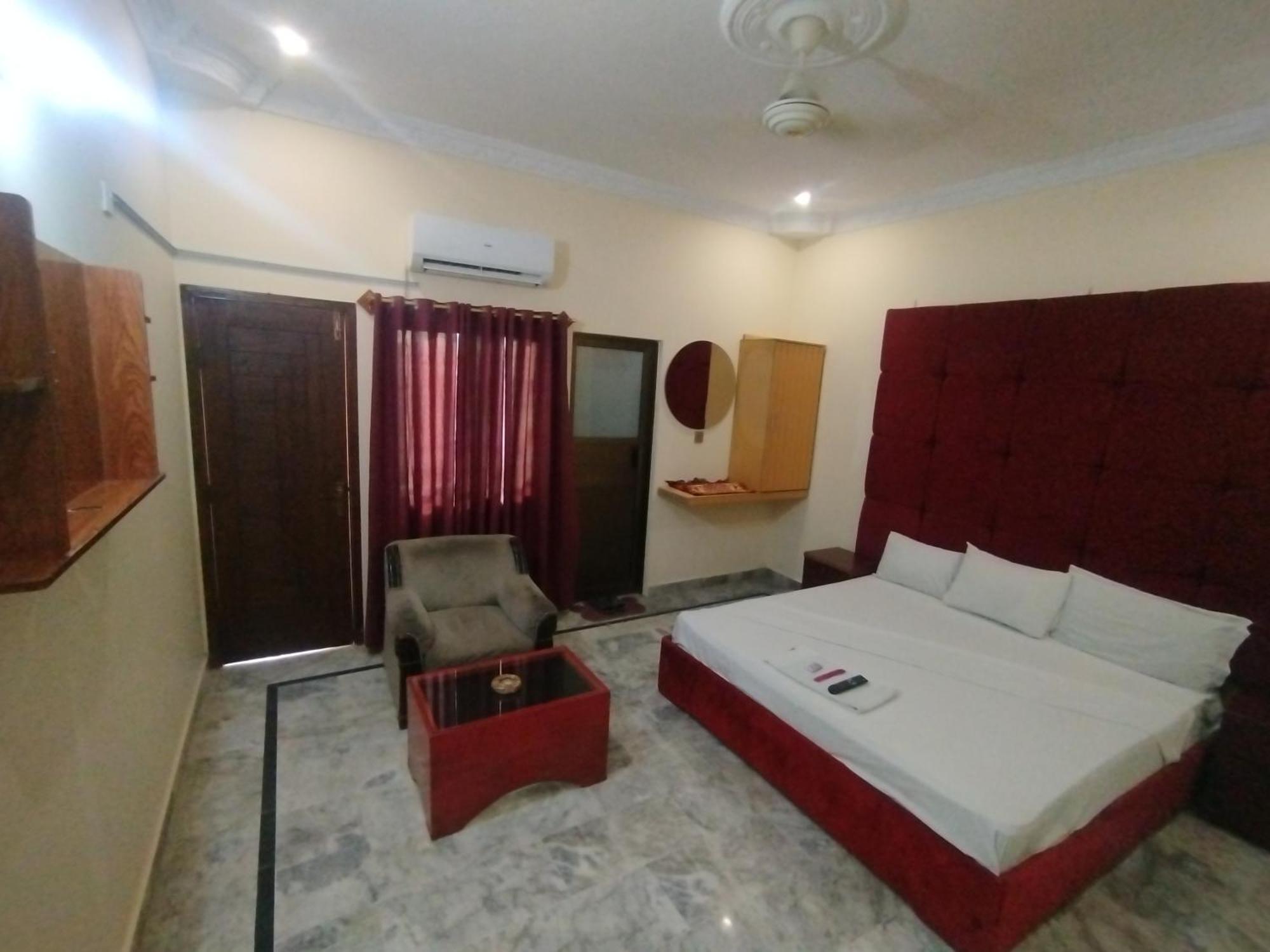 Hotel Crown Plaza, Near Karachi Airport, Darul Sehat Hospital, Dow, Agha Khan And Liaqat Hospital Dış mekan fotoğraf