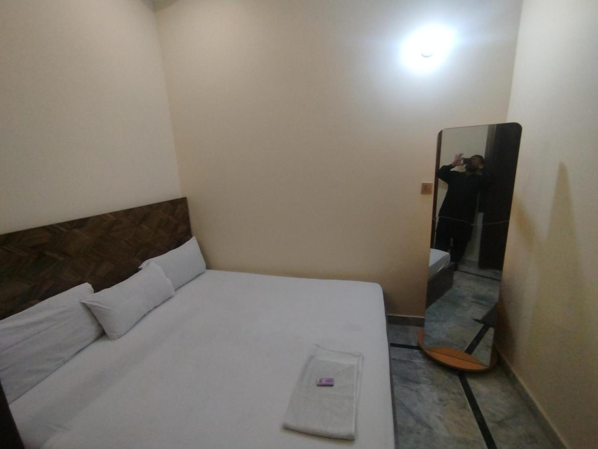 Hotel Crown Plaza, Near Karachi Airport, Darul Sehat Hospital, Dow, Agha Khan And Liaqat Hospital Dış mekan fotoğraf